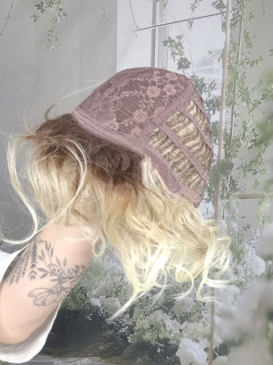 Peruka damska syntetyczna IGA, półdługa, baza tradycyjna, włosy Future - termiczne, Full-Volume Curls, sprężyste loki, bez przedziałka